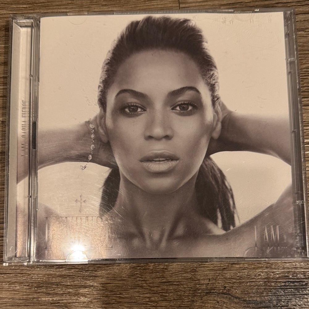 I Am... Sasha Fierce CD - Black and White Cover